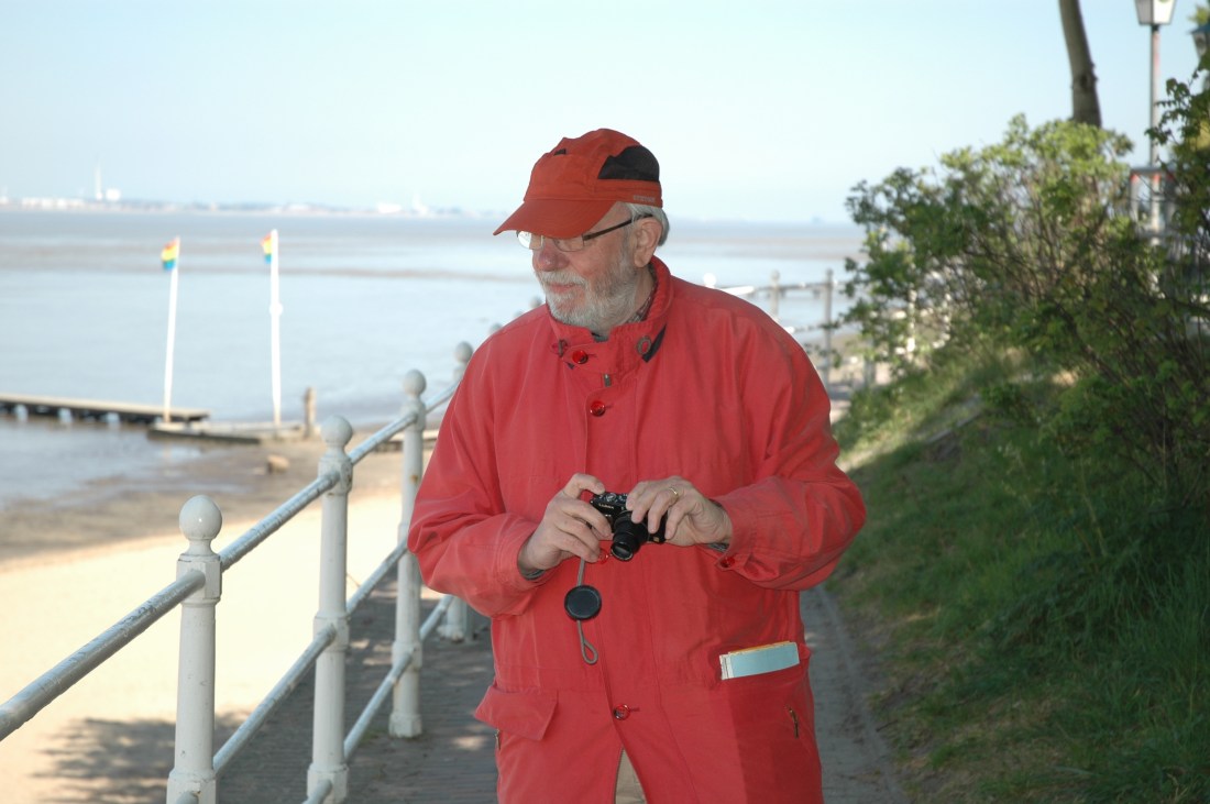 Schmädeke Dr. Jürgen Schmädeke, Freizeit am Nordseestrand in Dangast. Foto: Helmut Burlager