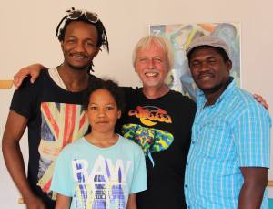Beim Workshop in Wittmund, von links Bafode Soumah, Manni Dirks, Bolly Konatè und John. Foto: Daniela Buhl
