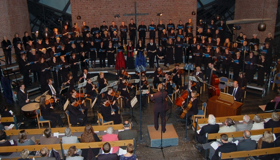 Die Stadtkantorei Jever führt, begleitet von renommierten Orchester, immer wieder große Werke der Kirchenmusik auf. Die Stadtkirche Jever bietet dazu die ausgezeichnete Akustik. Foto: Ev.-luth. Kirchengemeinde Jever